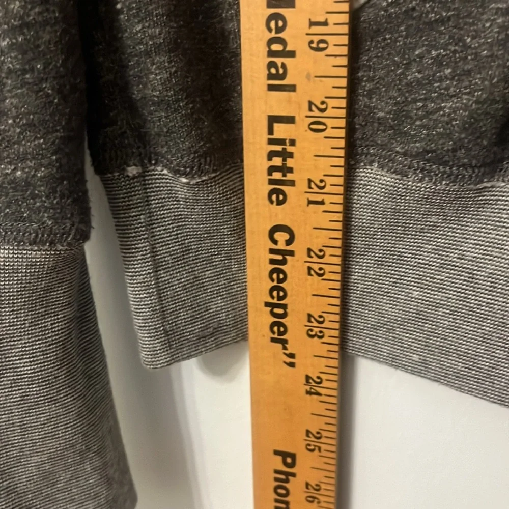 Abercrombie Hoodie Sweatshirt Gray Front Middle Pocket Cowl Neck Unisex Sz Small - Picture 6 of 6